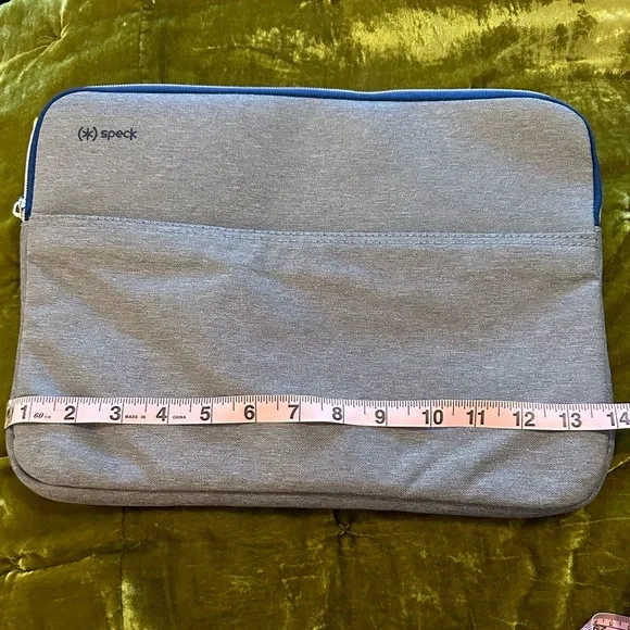 Speck • laptop pouch