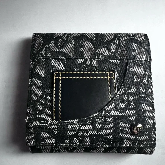Dior wallet. Navy logo like new