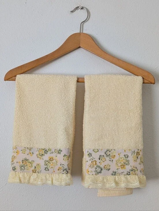 Vintage Buttercup Yellow Hand Towels Floral Border Lace Trim Stevens USA