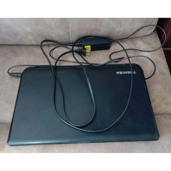 Toshiba Satellite Laptop C55-B5296 W/ Power Cord READ