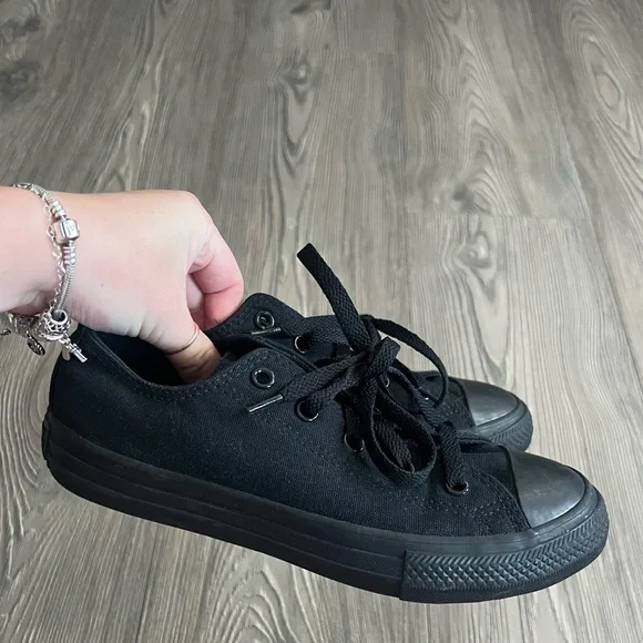 Girls converse