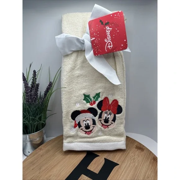 NEW Disney 2 Pack Mickey Mouse and Minnie Mouse Christmas Hand‎ Towels