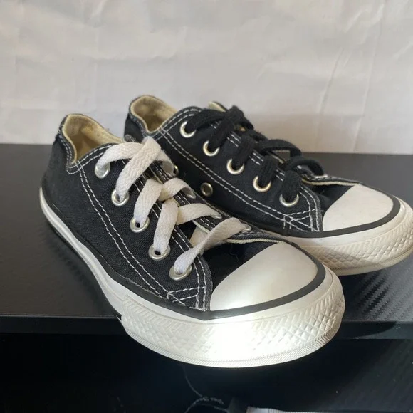 Converse‎ All Star Chuck Taylor Kids Canvas Shoes Low Top Black Boys Size 11