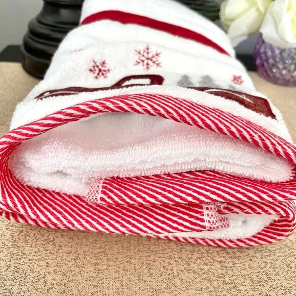 New SET OF 2 FARMHOUSE TRUCK CHRISTMAS TREE Hand Towels
