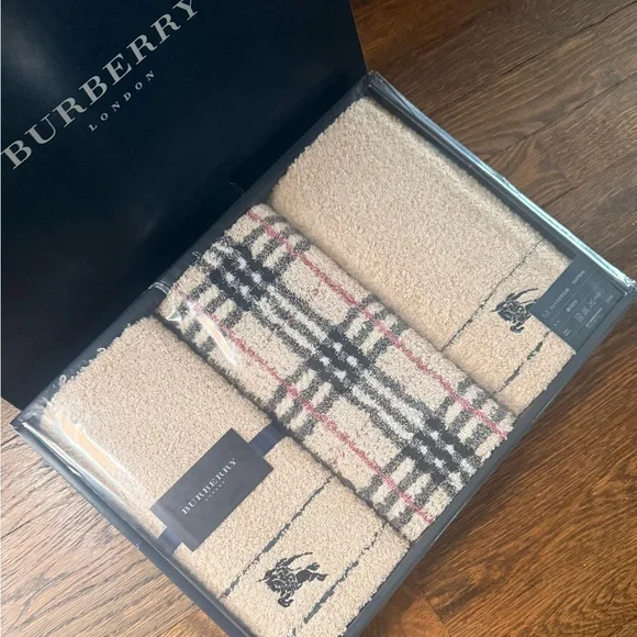 Burberry 3 piece Hand Towel Set New in Box