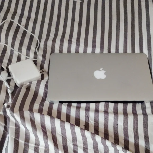Apple Laptop in Classic Silver with Charger