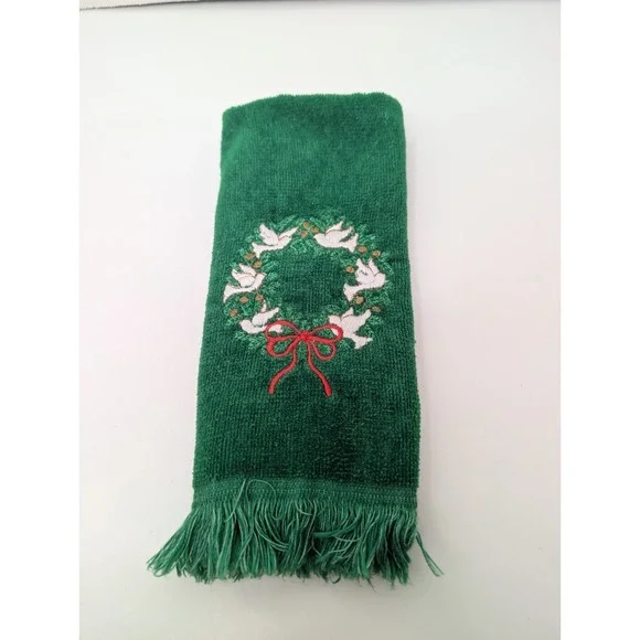 Vintage Christmas Hand Towel‎ Green Holly Wreath Embroidered Fringe Cotton Blend