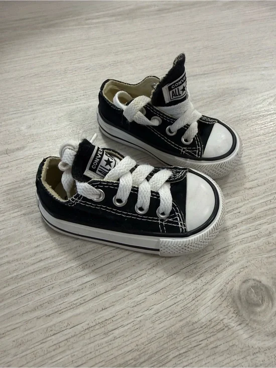 Converse infant Black and White Low Top Sneakers
