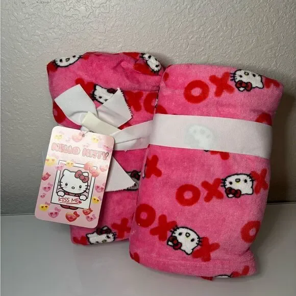 NWT Hello Kitty Valentines Hand Towels