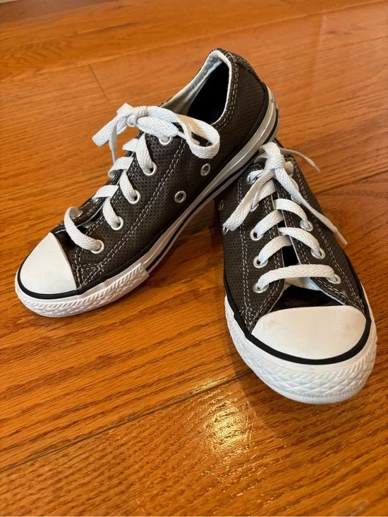Converse All Star Low Top Sneakers Boys Size 1 Brown Perforated Lace Up Shoes