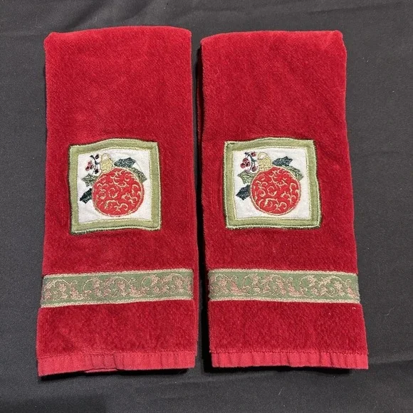 RITZ Hand towel red 100% cotton rectangle classic‎ modern holiday Christmas Ball