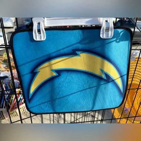 Chargers laptop case 13”