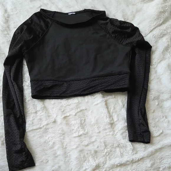 Source Unknown Black Asymmetrical Long Sleeve Crop Blouse