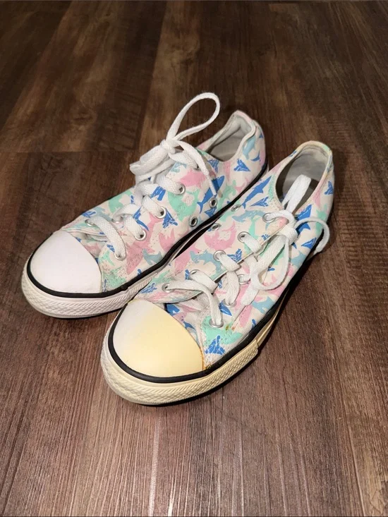 Kids Converse shark print Multicolor Sneakers size 3