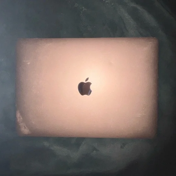Apple MacBook Air 13” – Gold – Working / Factory Reset (Occasional Screen Issue)