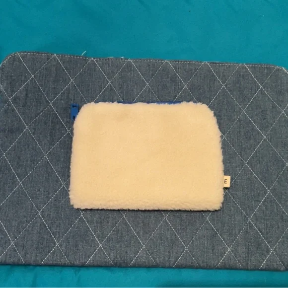 NWT AE laptop cover