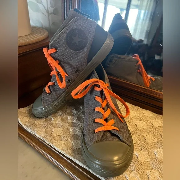 CONVERSE‎ All Star Mid Classic Lace Up Sneaker Grey Black Orange Kid's Size 2