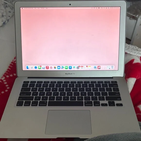 Apple MacBook Air - Sleek Silver Design