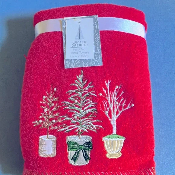 🎄Beautiful Christmas Embroidered Red Hand Towels 2 - Pack NWT ‼️