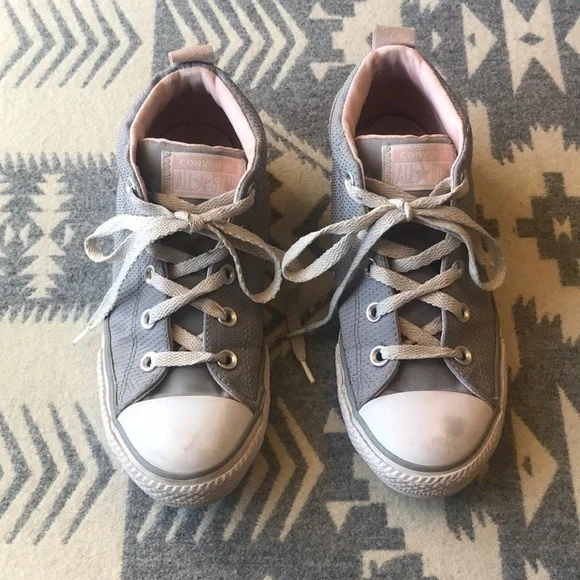 Youth converse all stars pink and grey