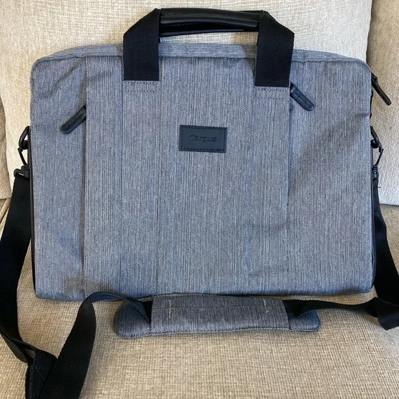 NWOT Targus sleek laptop case -grey color