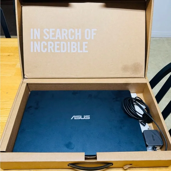 ASUS Laptop Packaging with Black Label