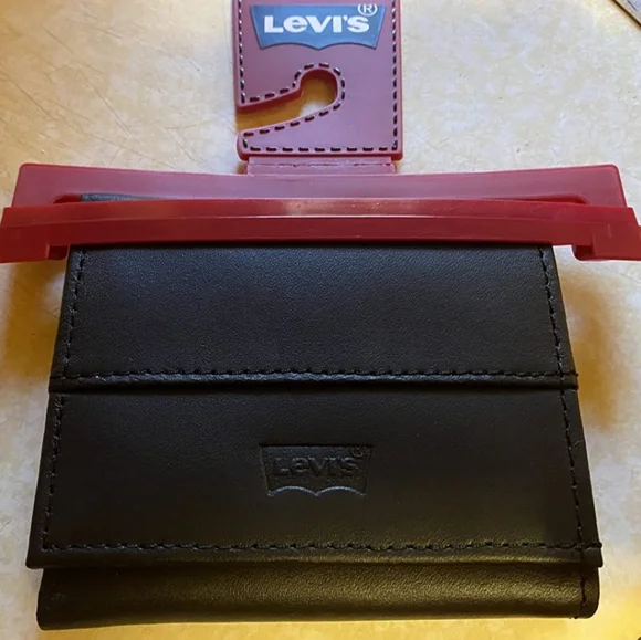 New Black Levi's Men's Trifold Sleek and Slim wallet