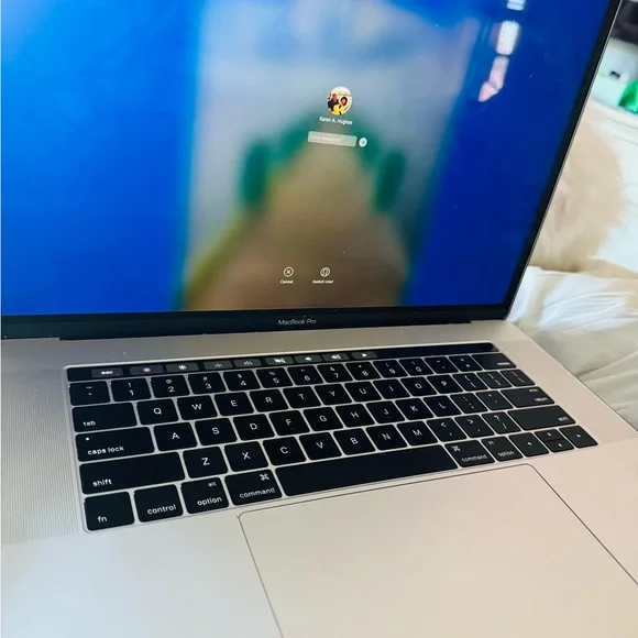 Apple PC Preowned Good Condition 15in