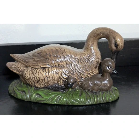 Vintage Atlantic Mold Ceramic Canadian Goose & Goslings Painted and‎ Signed A436
