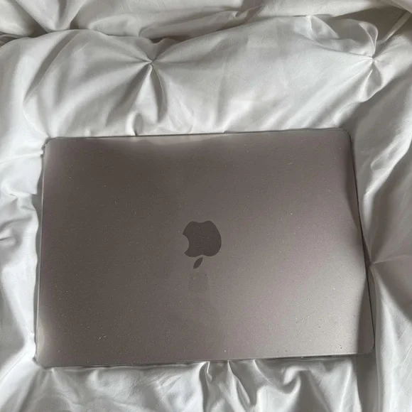 Apple MacBook in Elegant Silver