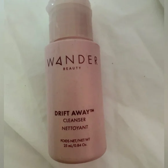 💙 4/$20 WANDER BEAUTY DRIFT AWAY CLEANSER