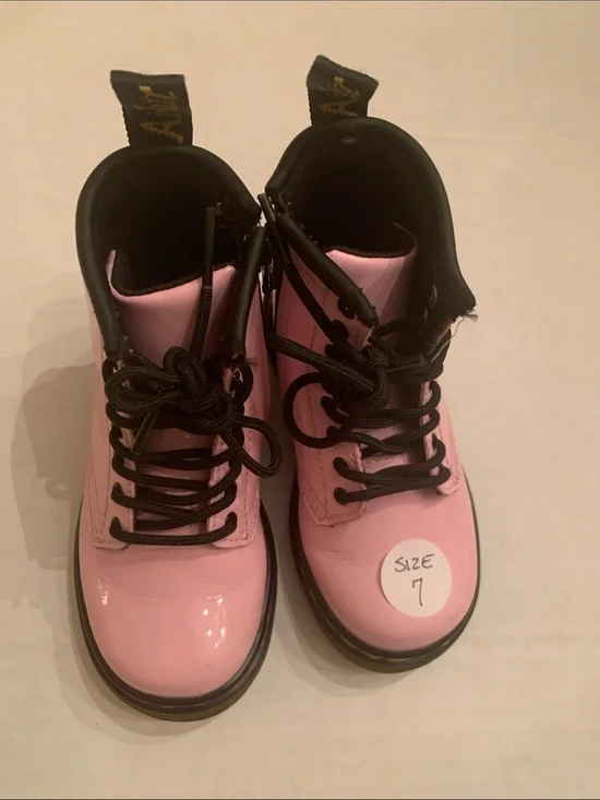 EUC Doc Martins 1460 Little Girl size 7 Pink Patent Leather