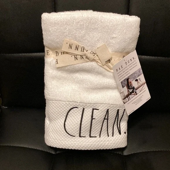 NWT NEW RAE DUNN CLEAN/FRESH WHITE W/BLACK SET OF 2 HAND TOWELS