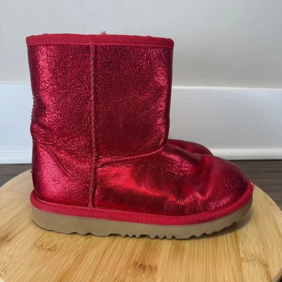 Good UGG Classic Short Boots Kids 2 Red Good Metallic Sheepskin Lining