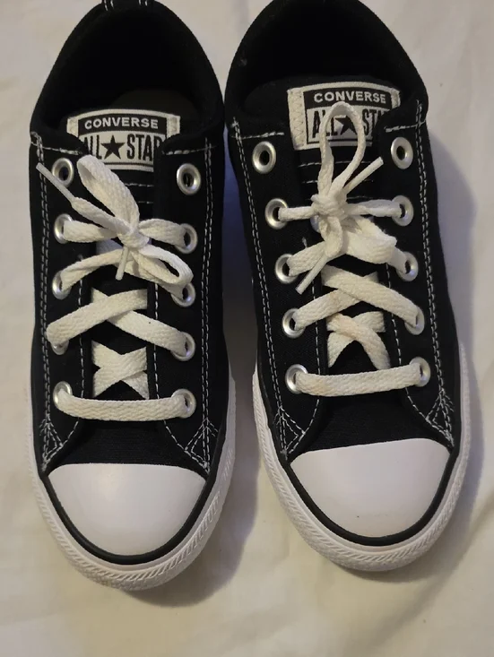 Converse Black and White Low Top Sneakers Boys Size 2