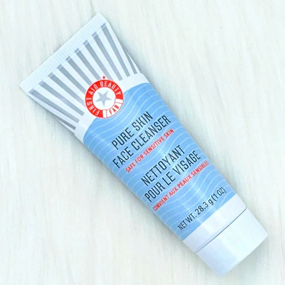 🔴 FIRST AID BEAUTY Pure Skin Face Cleanser - Travel Size