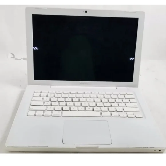 Apple MacBook 13inch Intel Core 2 Duo off-white laptop computer snow leopard