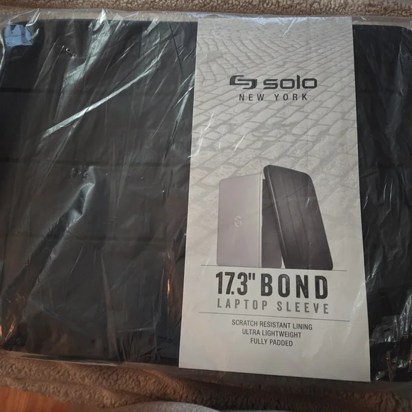 Solo Black Laptop Sleeve
