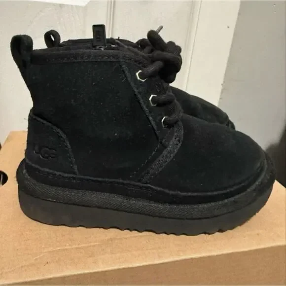 Ugg neumel II child’s size 9