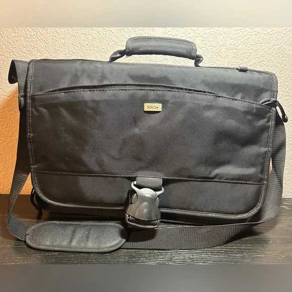 Solo Laptop Bag Various Size Compartments.