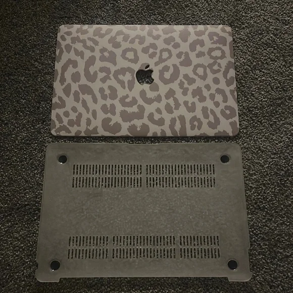 Apple MacBook Gray Leopard Print Hard-Shell Laptop Case