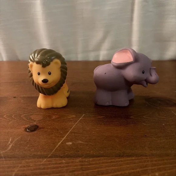 2007 LITTLE PEOPLE LION AND ELEPHANT WITH BIRD