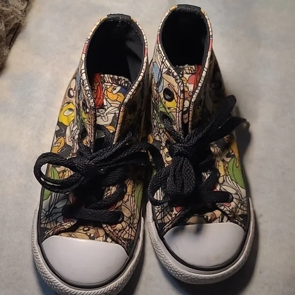 Kids Converse Looney Tunes Chuck Taylor Hightop Sneakers 👟