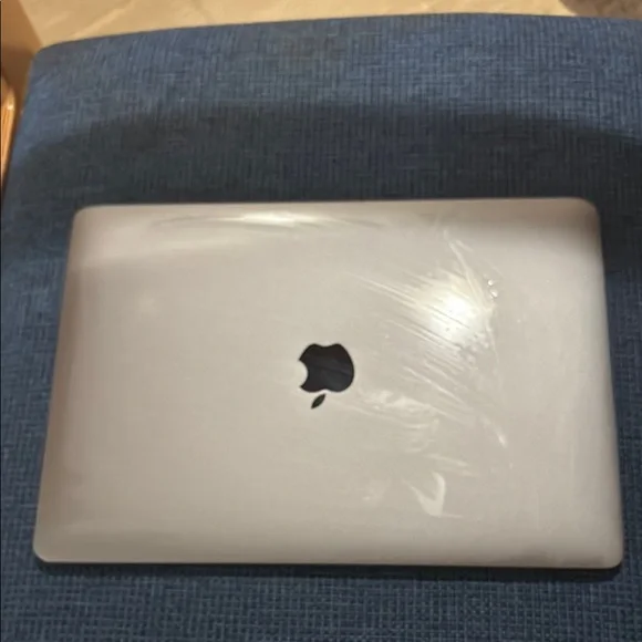 MacBook Pro i7 3.3GHz 13” (Late 2016) 1TB SSD. (buyer cancelled the order)