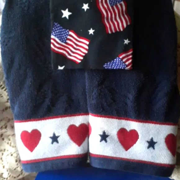 (2) 4 of July hand towels and 1 flag napkin
