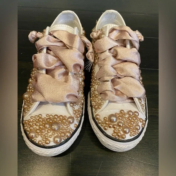 🔹Blinged converse shoes Custom order, pearls and rhinestone