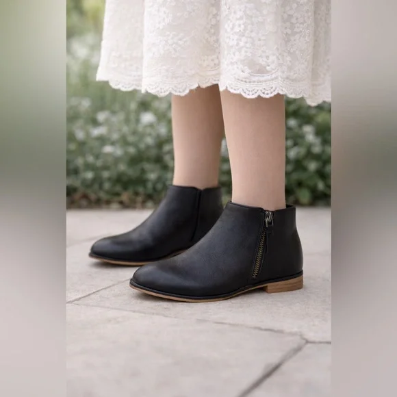 Black Ankle Boots/size 5/ big girl