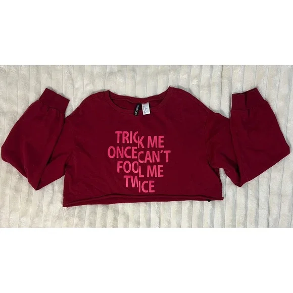 HM‎ Divided Burgundy Cropped Graphic Sweatshirt Trick Me Once Cant Fool Me Twice