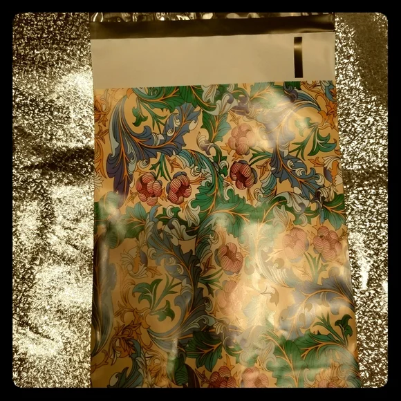 - Bundle Free: 5 Floral poly mailers