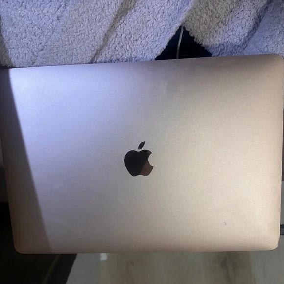 8 GB Rosegold MacBook Air